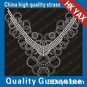 V-neckline formed by pearls and circular shapes design motifs necklace of rhine stone HOT FIX