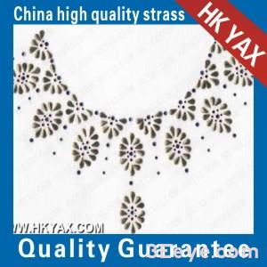 Flower-like design composed of flat, droplet-shaped aluminum pieces collar adornment design motifs necklace of rhine stone HOT FIX
